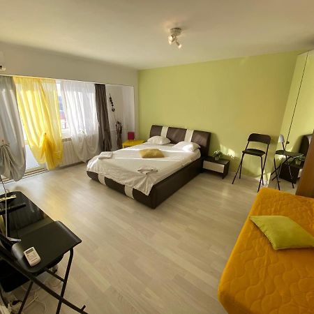 New Green Apartment Studio 1 Bukares Bagian luar foto