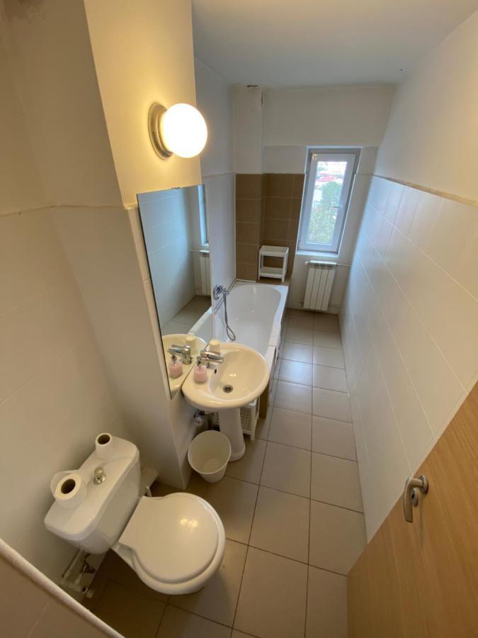 New Green Apartment Studio 1 Bukares Bagian luar foto