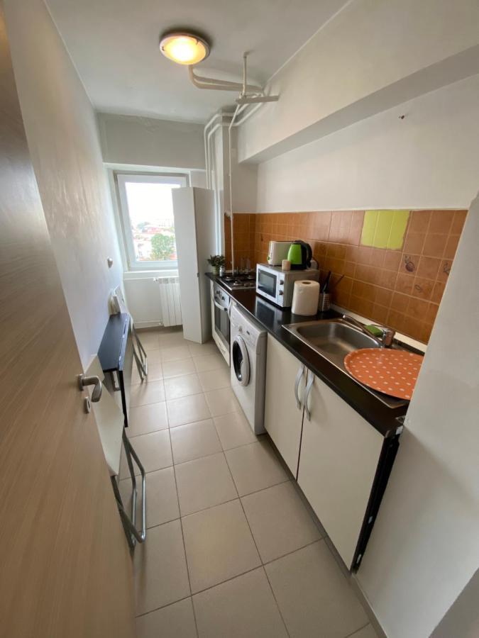 New Green Apartment Studio 1 Bukares Bagian luar foto