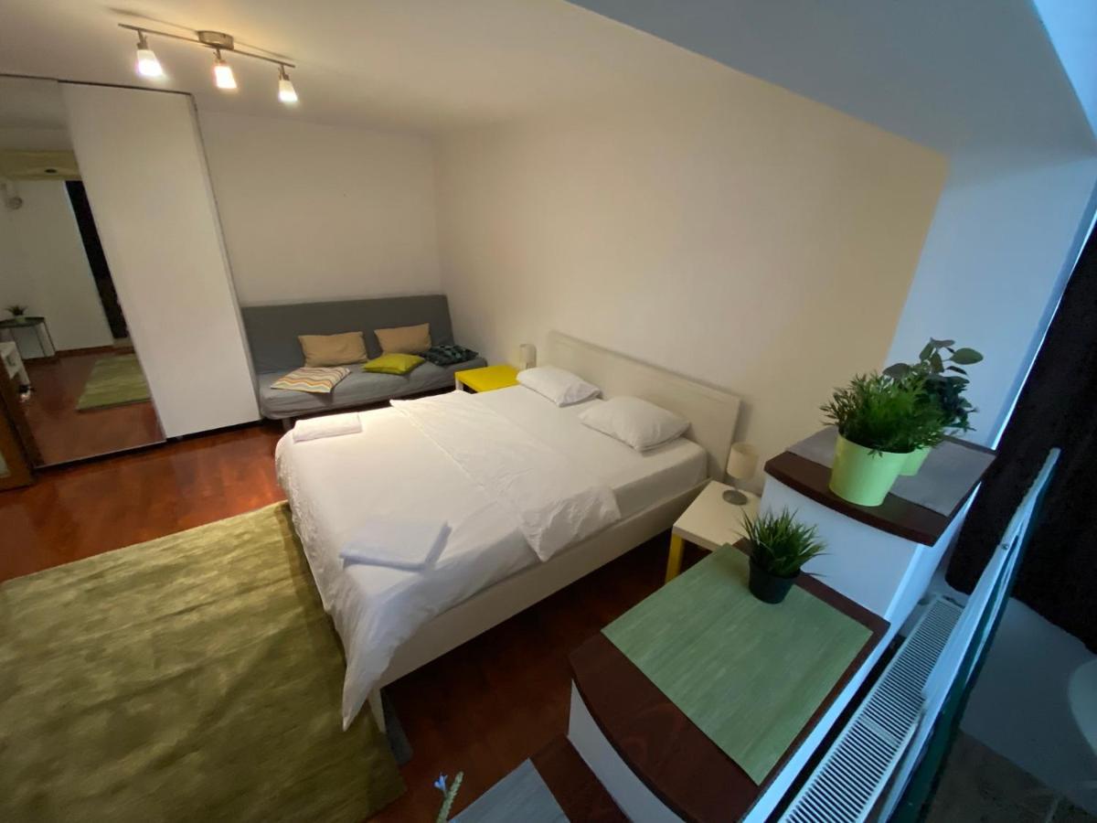 New Green Apartment Studio 1 Bukares Bagian luar foto