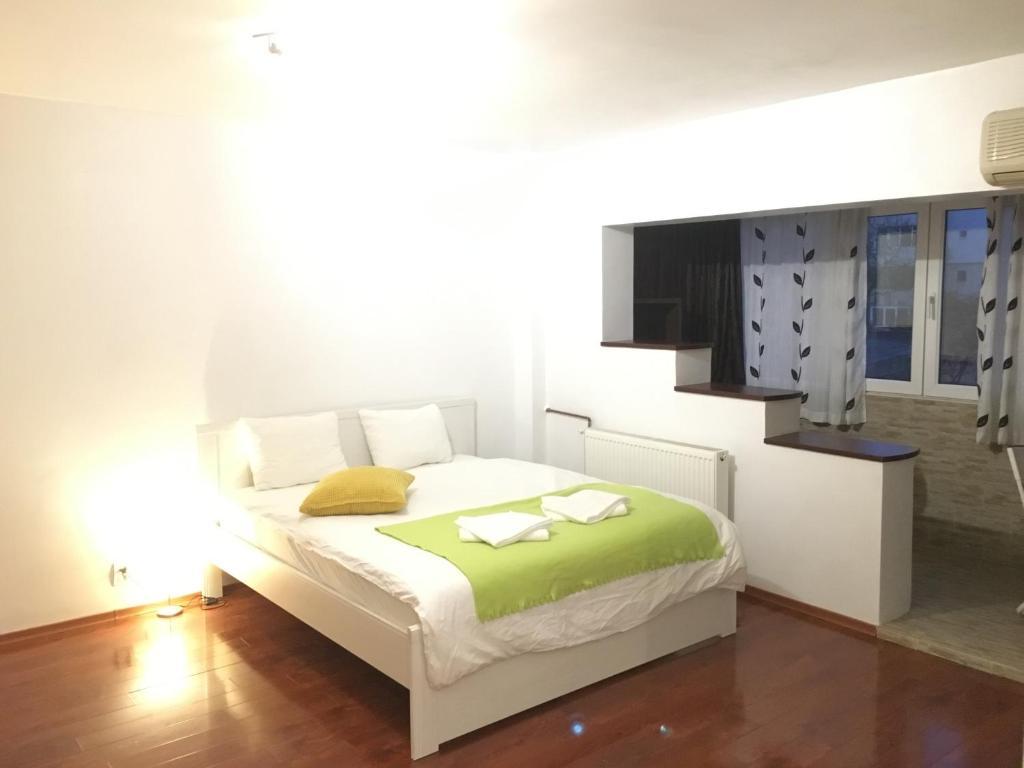New Green Apartment Studio 1 Bukares Bagian luar foto