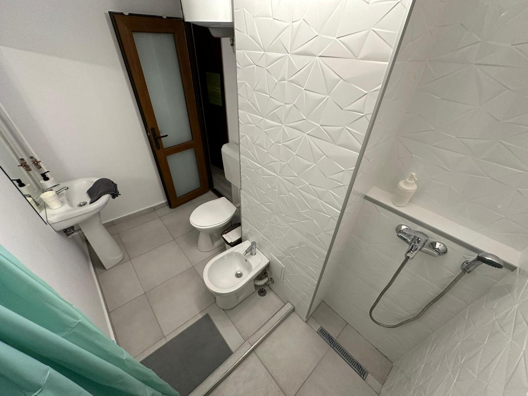 New Green Apartment Studio 1 Bukares Bagian luar foto